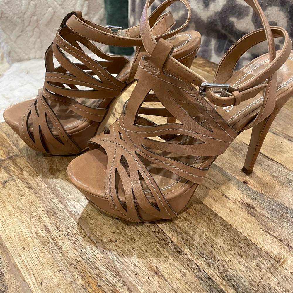 Guess Heels - Picture 5 of 5